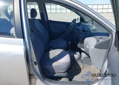 2001 Toyota Echo z USA, uszkodzony, nr VIN JTDBT123010164802